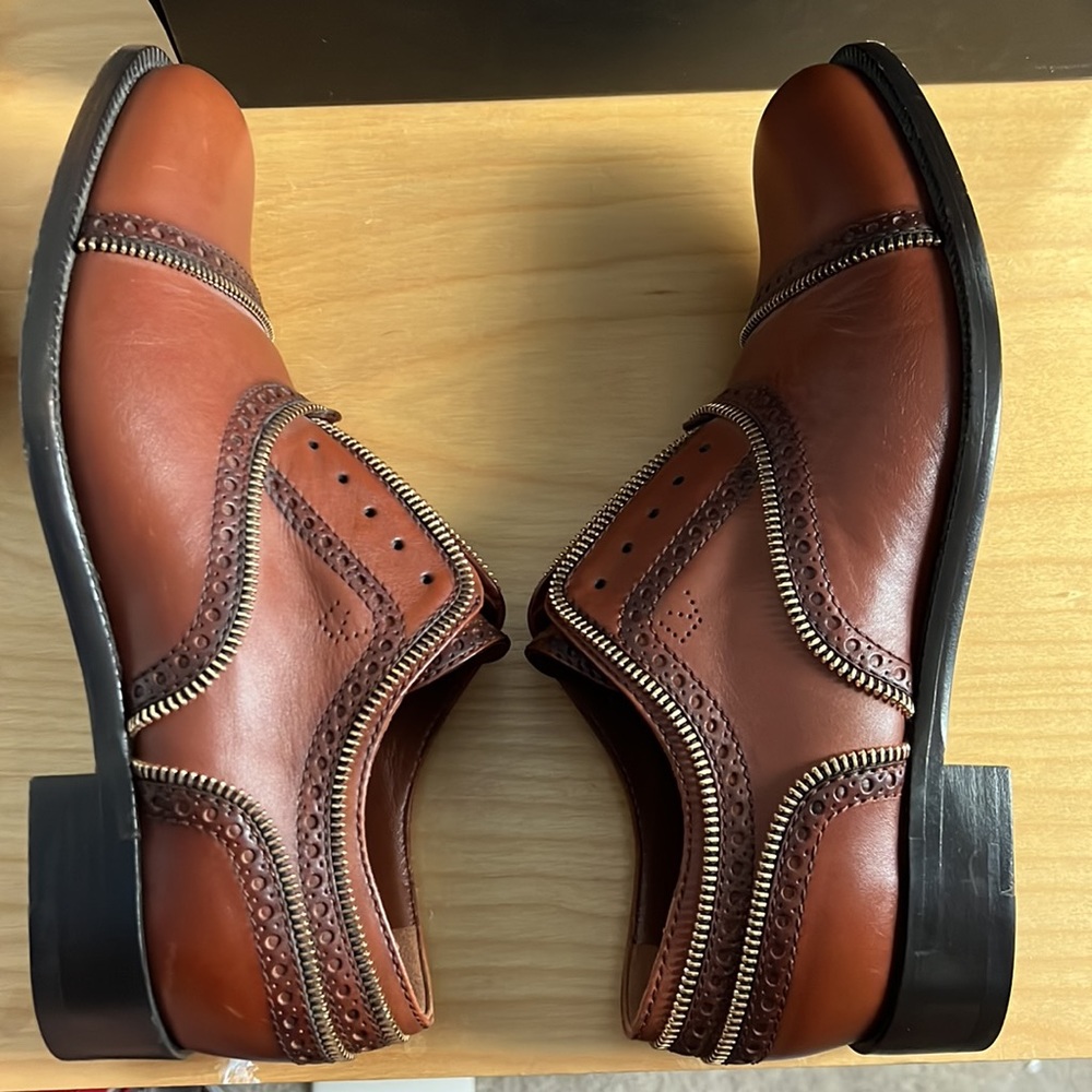 Classy Louis Vuitton shoe - gently worn - Picture 6 of 9
